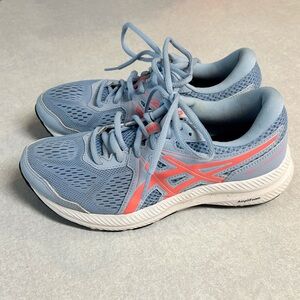 Women’s ASICS gym shoes